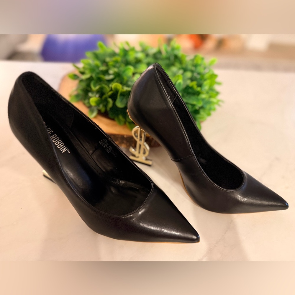 Cape Robin Infinite Dollar Sign Stiletto Size 8 - Gently Worn